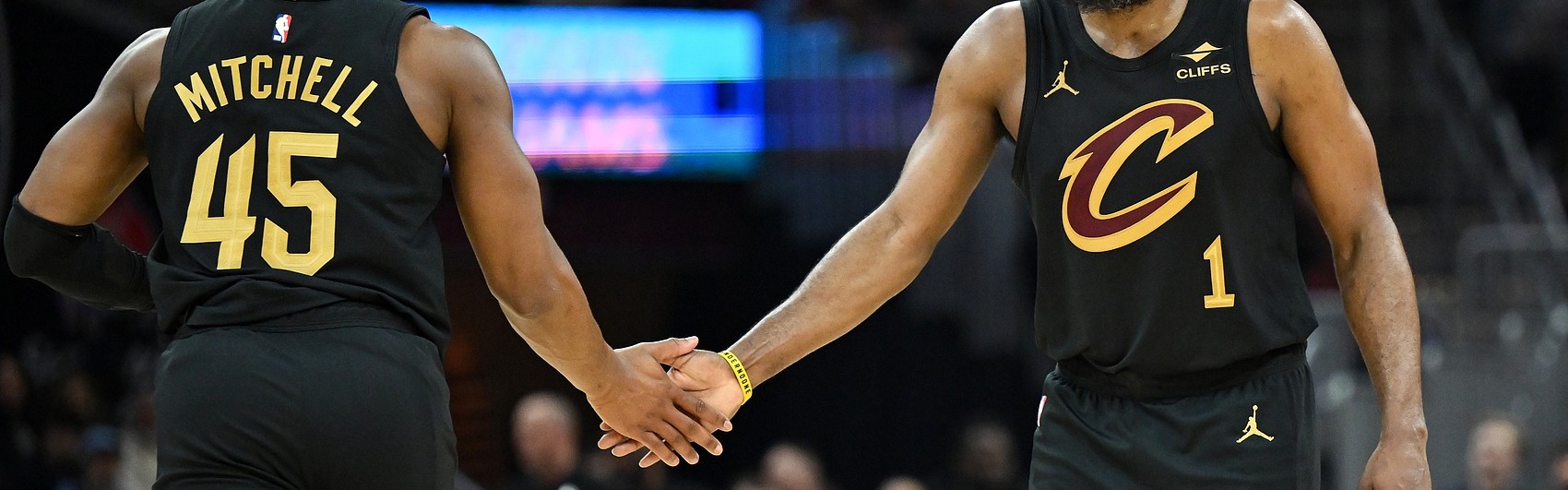 乐鱼体育官方网站-双核带队！骑士VS魔术首发：哈登、米切尔、梅里尔、韦德、莫布里