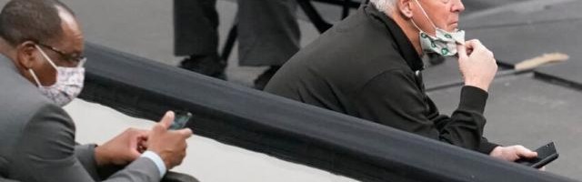 乐鱼体育官方网站-绿军防守为何严重下滑？安吉：赛季前球队缺少磨合