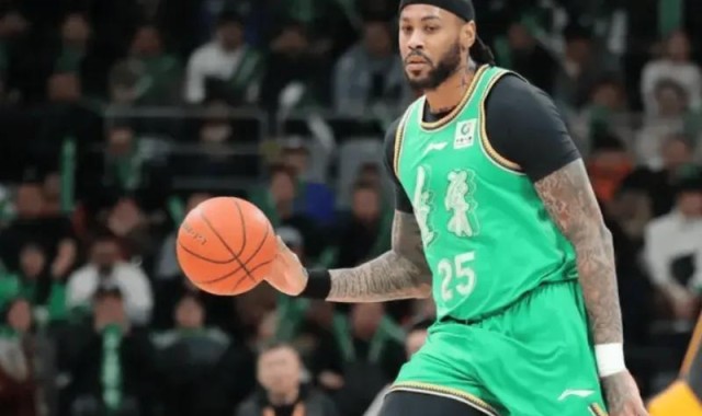 辽宁虐四川52分！5首发齐爆，2小将轻松虐菜，亨特仍打不明白！